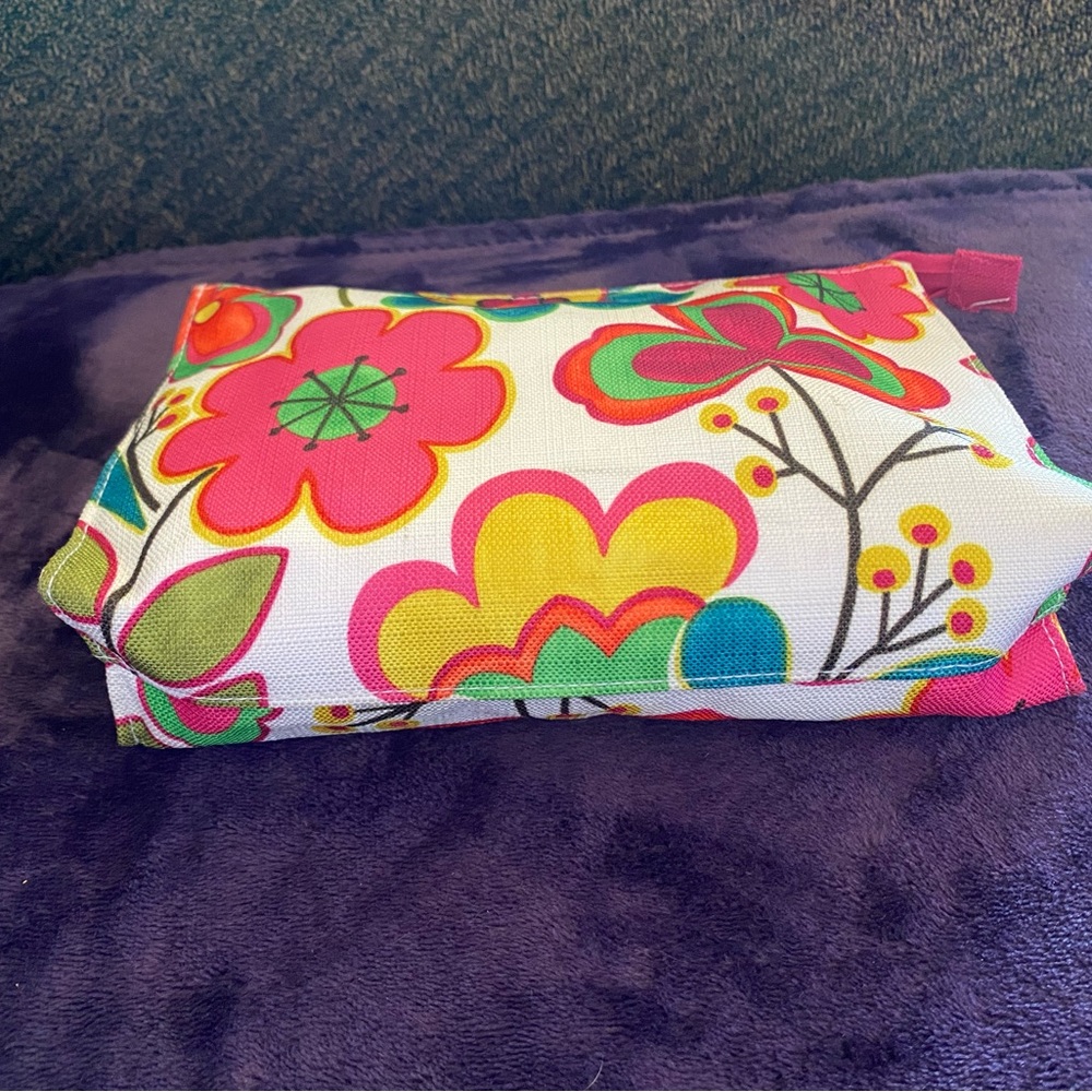 Clinique floral make up bag - Picture 3 of 12